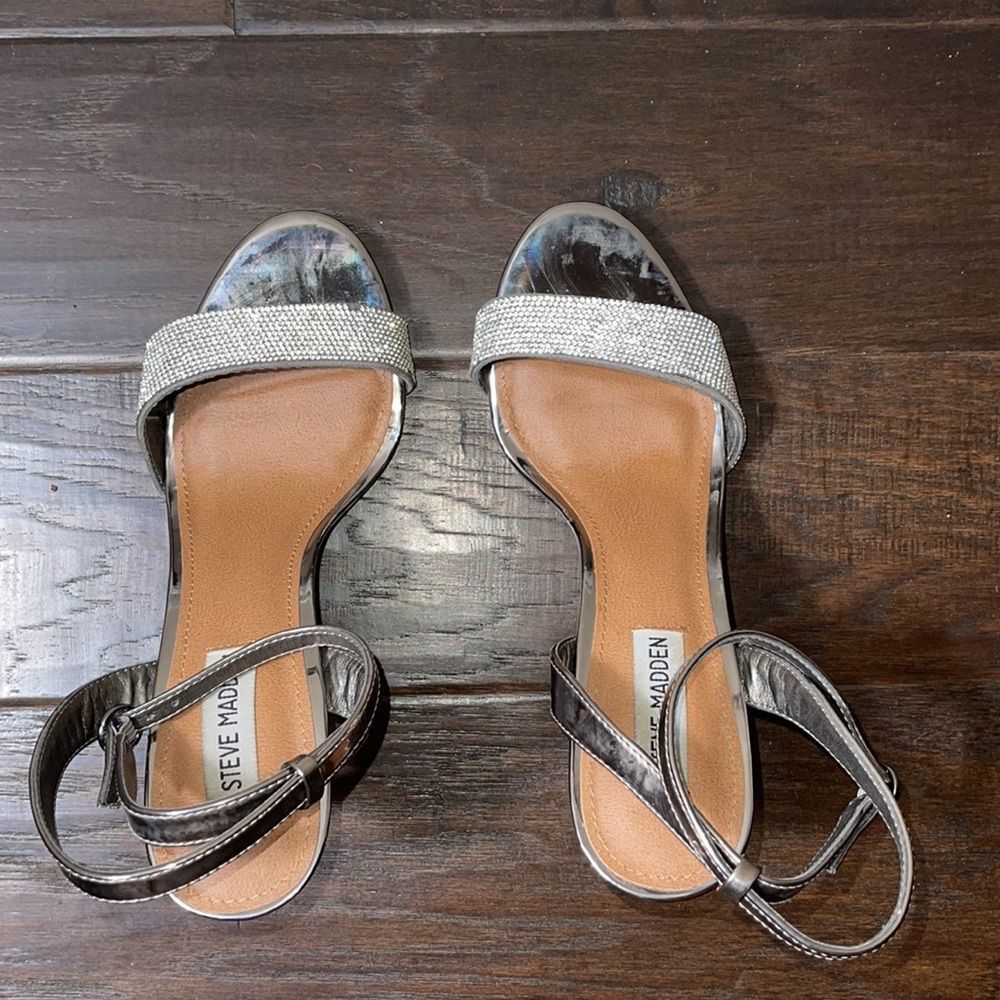 STEVE MADDEN SILVER HEELS SIZE 10 - Picture 6 of 8